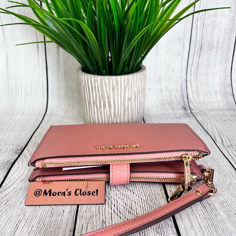 Michael Kors Wallet - Picture 4 of 9